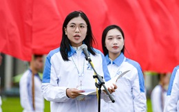 Gần 700 đại biểu Đại hội Hội Sinh viên viếng lăng, báo công với Bác Hồ