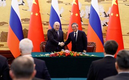 Thủ tướng Nga tới Trung Quốc, nói quan hệ hai nước ở 'mức cao nhất mọi thời đại'