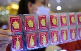 Giá vàng thế giới tăng, giá vàng Việt Nam giảm