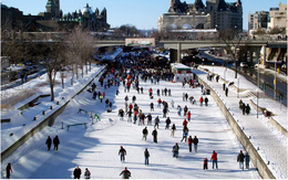 Sân trượt băng tự nhiên lớn nhất thế giới ở Canada có khả năng đóng cửa