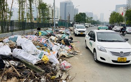 Hơn 40.000 tấn rác thải ùn ứ ở ngoại thành Hà Nội