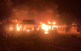Đốt lửa sưởi ấm, 5 nhà dân ở Quảng Nam bị thiêu rụi