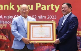 HLV Park Hang Seo nhận bằng khen của Thủ tướng Việt Nam