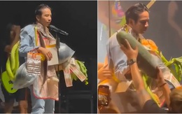 Ca sĩ Thái Lan được fan tặng rau củ quả chất đầy người