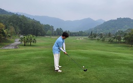 Chơi golf dễ bị chấn thương nào, làm sao tránh?