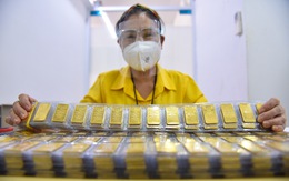 Hiện tượng lạ: Vàng Việt Nam không đu theo đà tăng giá vàng thế giới