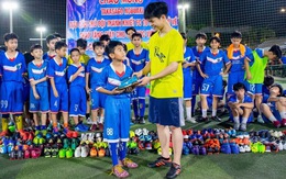 108 'đôi giày hạnh phúc' một thanh niên Nhật mang tặng trẻ thơ Việt Nam