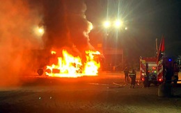 Ba xe bùng cháy trong đêm, một thi thể cháy đen trên xe tải