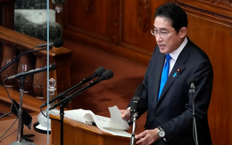 Thủ tướng Nhật Bản bị chỉ trích vì đề xuất giảm nợ cho người có con
