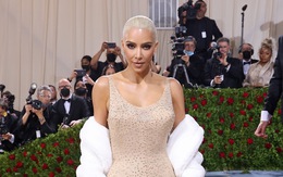 Kim Kardashian vẫn dự Met Gala 2023 hậu chỉ trích phá nát váy 60 năm tuổi của Marilyn Monroe