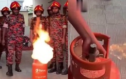 Độc lạ màn dập lửa bình gas của lính cứu hỏa Ấn Độ