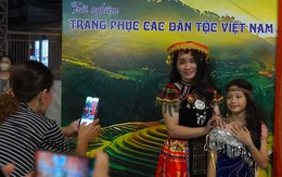 Ngày Văn hóa các dân tộc Việt Nam: thưởng thức múa gáo dừa Khmer, đàn tam thập lục...