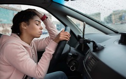 Nhiều phụ nữ lái xe khó chịu khi 'nửa kia' ngồi bên cạnh