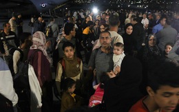 Tin tức thế giới 24-4: Người nước ngoài tháo chạy khỏi Sudan; 16 người Việt kịp rời đi