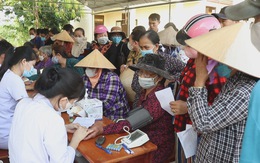 Hơn 1.200 người dân ở Bạc Liêu, Cà Mau được khám bệnh miễn phí