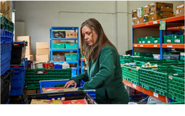 Khủng hoảng chi phí, người dân Anh tìm kiếm giúp đỡ từ ngân hàng thực phẩm