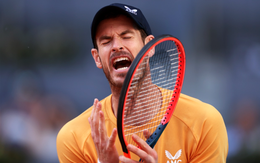 Andy Murray đập vợt sau thất bại tồi tệ tại Madrid Masters