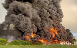 Kho dầu ở Crimea bốc cháy dữ dội, Nga nói do máy bay không người lái tấn công