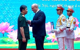 Nga trao Huân chương Hữu nghị cho thiếu tướng Bùi Hải Sơn