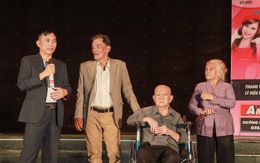 Nghệ sĩ Mạc Can, Hồng Sáp xúc động nhận tiền hỗ trợ từ diễn viên Thương Tín