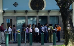 Một người Việt bị bắt ở TP.HCM nghi mua bán 'thẻ xanh' Mỹ