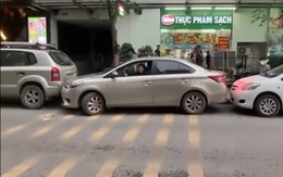 Nữ tài xế có pha rời chuồng hẹp đẳng cấp khi xe bị chặn đầu đuôi