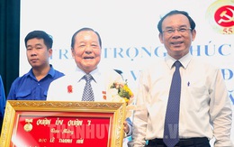 Trao huy hiệu 55 tuổi đảng cho nguyên bí thư Thành ủy TP.HCM Lê Thanh Hải