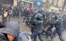Biểu tình khắp nước Pháp, cảnh sát bắt 540 người