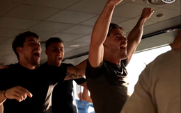 Sao Man City xem tivi nhảy cẫng mừng chức vô địch Premier League