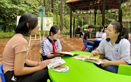 Thảo cầm viên mở ‘vườn sách’ dưới tán cây, miễn phí cho trẻ em