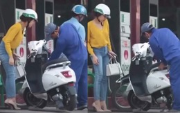 Video hài nhất tuần qua: Cô gái dắt xe máy điện đi đổ xăng