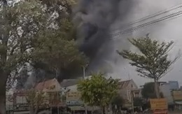 Cháy chợ huyện biên giới Ea Súp