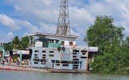Tàu vướng dây điện trung thế trên sông Tiền, cả xã 16.540 người mất điện