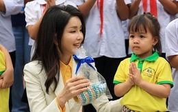 Đệ nhất phu nhân Hàn Quốc dự quyên góp xe đạp cho trẻ em ở Việt Nam