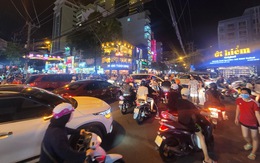 Nhiều tuyến đường Nha Trang kẹt cứng vì Festival biển
