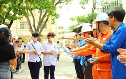 Thợ điện Hà Nội tiếp sức học sinh mùa thi