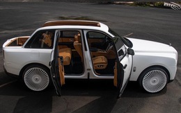 Rolls-Royce Cullinan độ bán tải siêu sang, logo đính cả kim cương