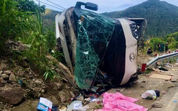 Vụ lật xe chở đoàn khách Trung Quốc: đã có 4 người chết, do xe mất thắng