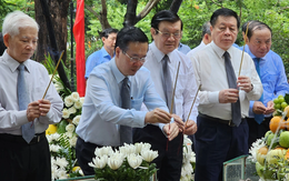Chủ tịch nước Võ Văn Thưởng viếng Nghĩa trang Hàng Dương, Côn Đảo
