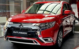 Tin tức giá xe: Mitsubishi Outlander giảm giá 'bắt đáy' phân khúc SUV hạng C