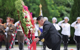 Ông Kim Jong Un đặt vòng hoa tại nghĩa trang quân tình nguyện Trung Quốc