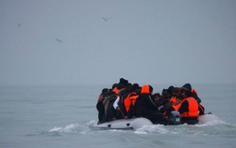 Lật thuyền chở người di cư từ Pháp sang Anh, 6 người chết