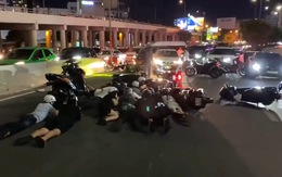 Cảnh sát giao thông vây bắt nhóm 'quái xế' tụ tập đua xe ở cầu Sài Gòn