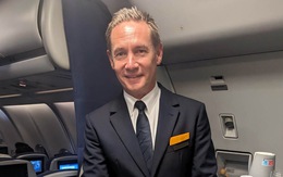 CEO Lufthansa đóng vai tiếp viên hàng không để trải nghiệm thực tế
