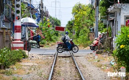 Hàng rào đường sắt Bắc - Nam hư hỏng, TP.HCM kiến nghị sửa chữa