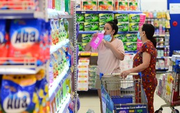 Đón lễ 2-9 siêu thị giảm giá trên 50%