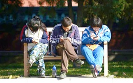 Nhiều nước bừng tỉnh trước hiểm họa smartphone
