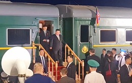 Ông Kim Jong Un đã đến Nga bằng đoàn tàu bọc thép, chuẩn bị gặp ông Putin