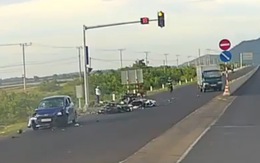 Ô tô húc văng hàng loạt xe máy dừng đèn đỏ ở quốc lộ 1