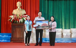 Đoàn đại biểu TP.HCM đến thăm tặng quà quân dân đảo Phú Quốc